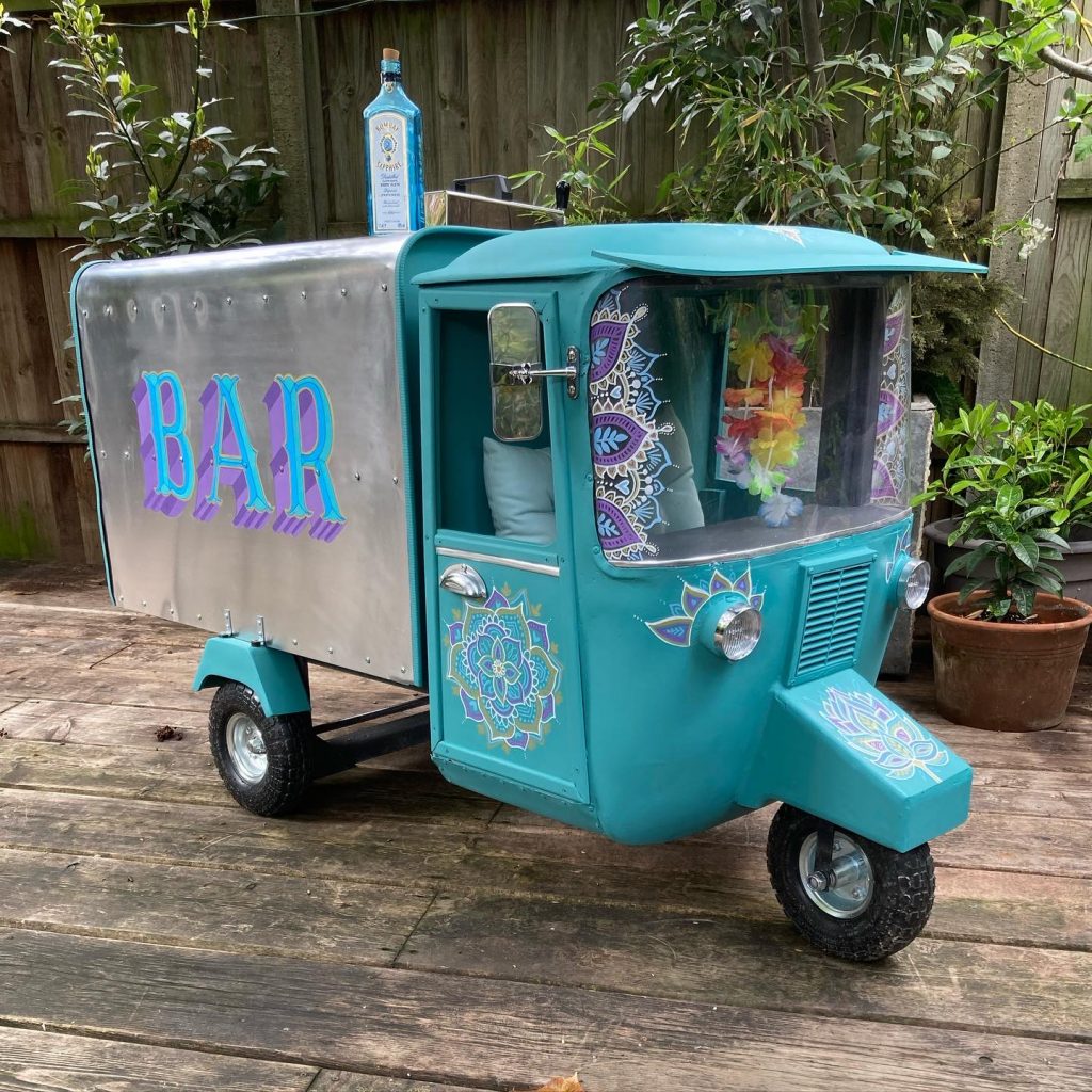 Miniature Citroen H van gin bar