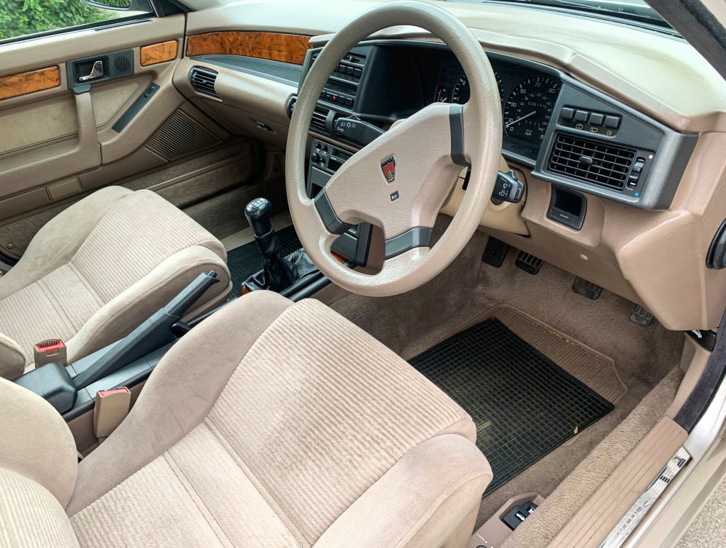 1990 Rover 820si interior