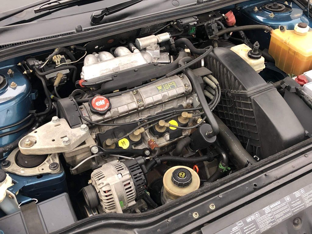 1994 Renault Laguna RT engine