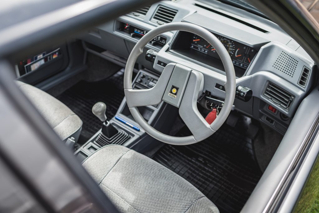 1989 Proton 1.5 GL Black Knight Edition interior