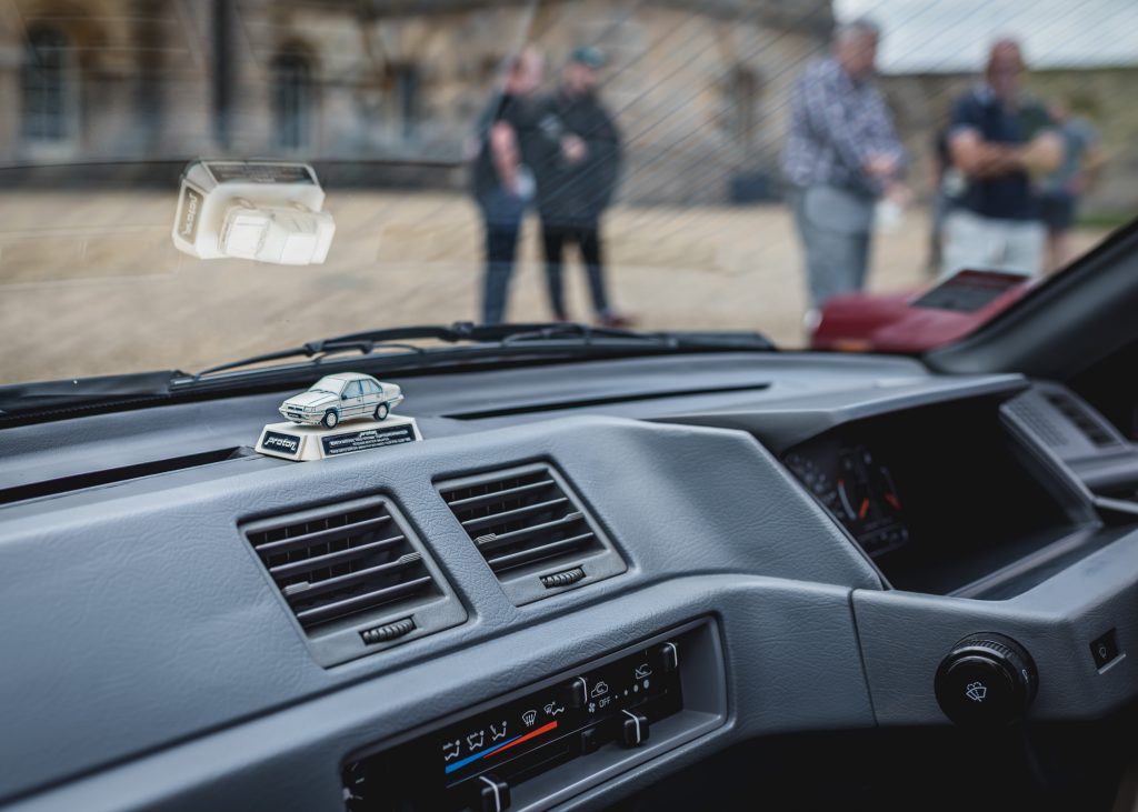 1989 Proton 1.5 GL Black Knight Edition interior