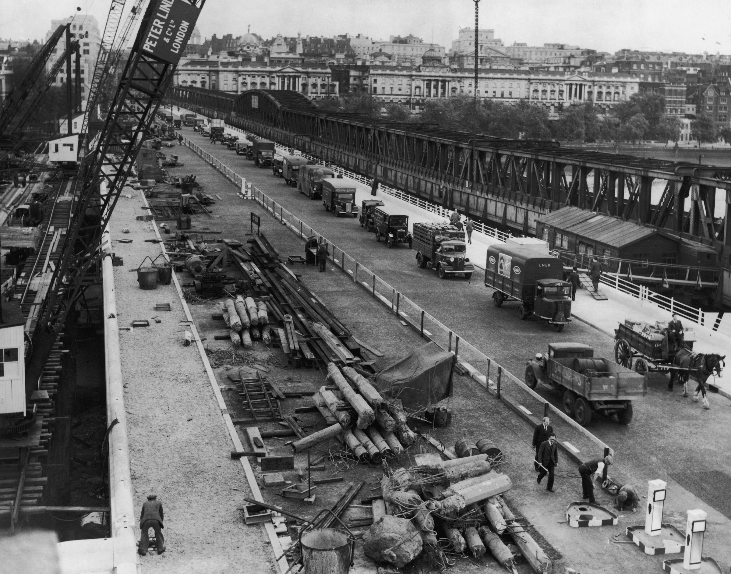 Freeze Frame: New Waterloo bridge tentatively opens