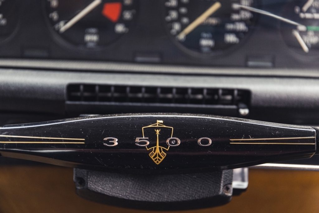 Rover P6 3500S steering wheel badge