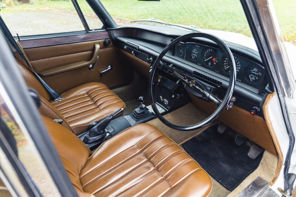 Rover P6 3500S interior