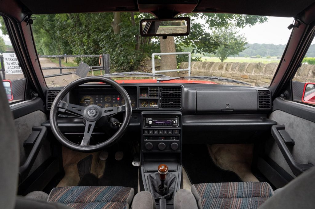 Lancia Delta Integrale 8v interior