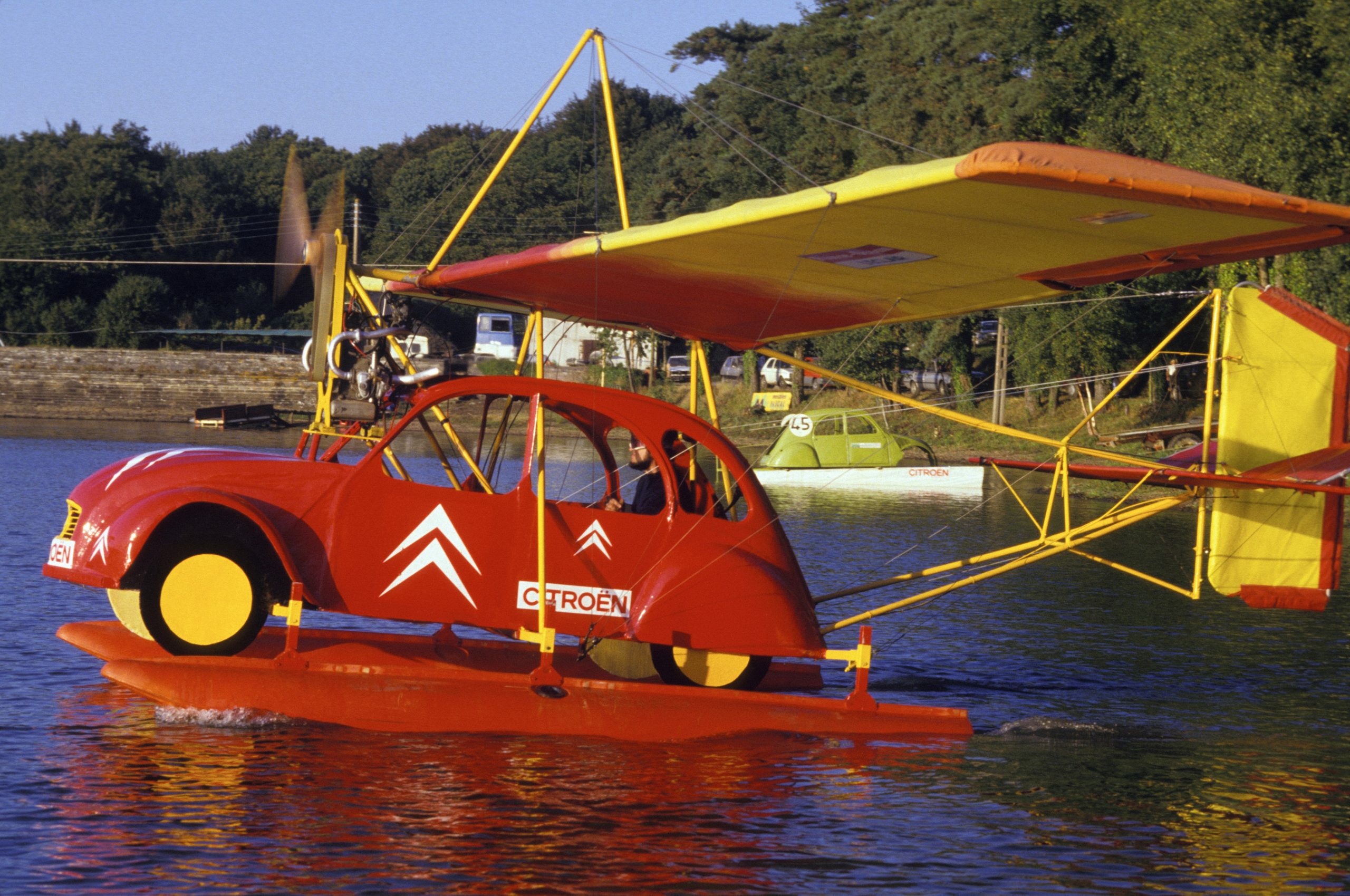 Freeze Frame: The Citroën 2CV hydroplane