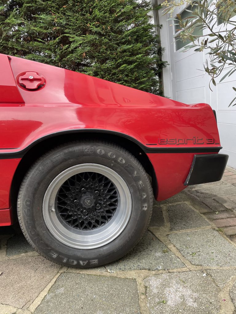 Lotus Esprit S3 rear wheels and tyres