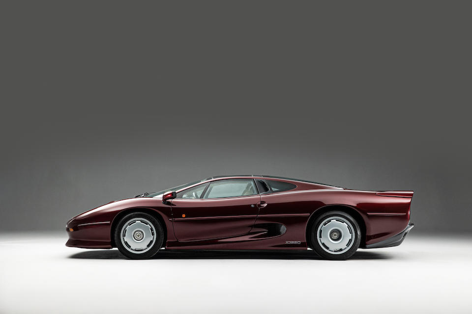 Jaguar XJ220 profile