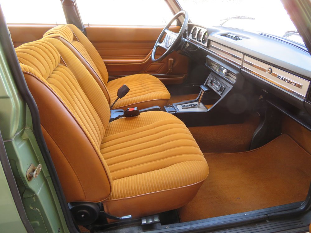 Peugeot 504 sedan interior