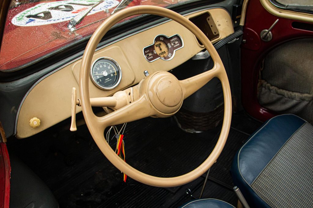 1951 Renault 4CV Grand Luxe interior