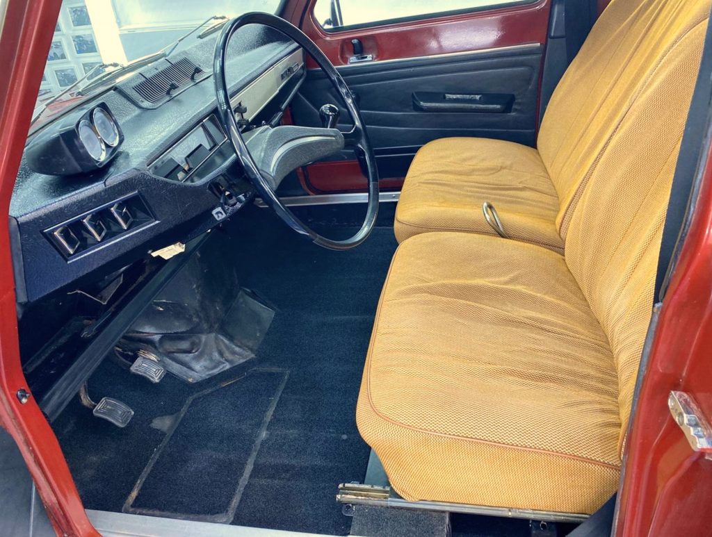 1977 Renault 6 GTL interior