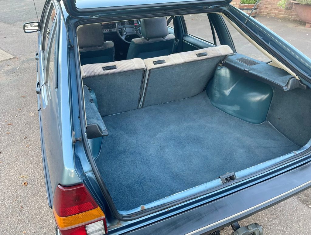 1984 Volkswagen Passat (B2) GL5 boot