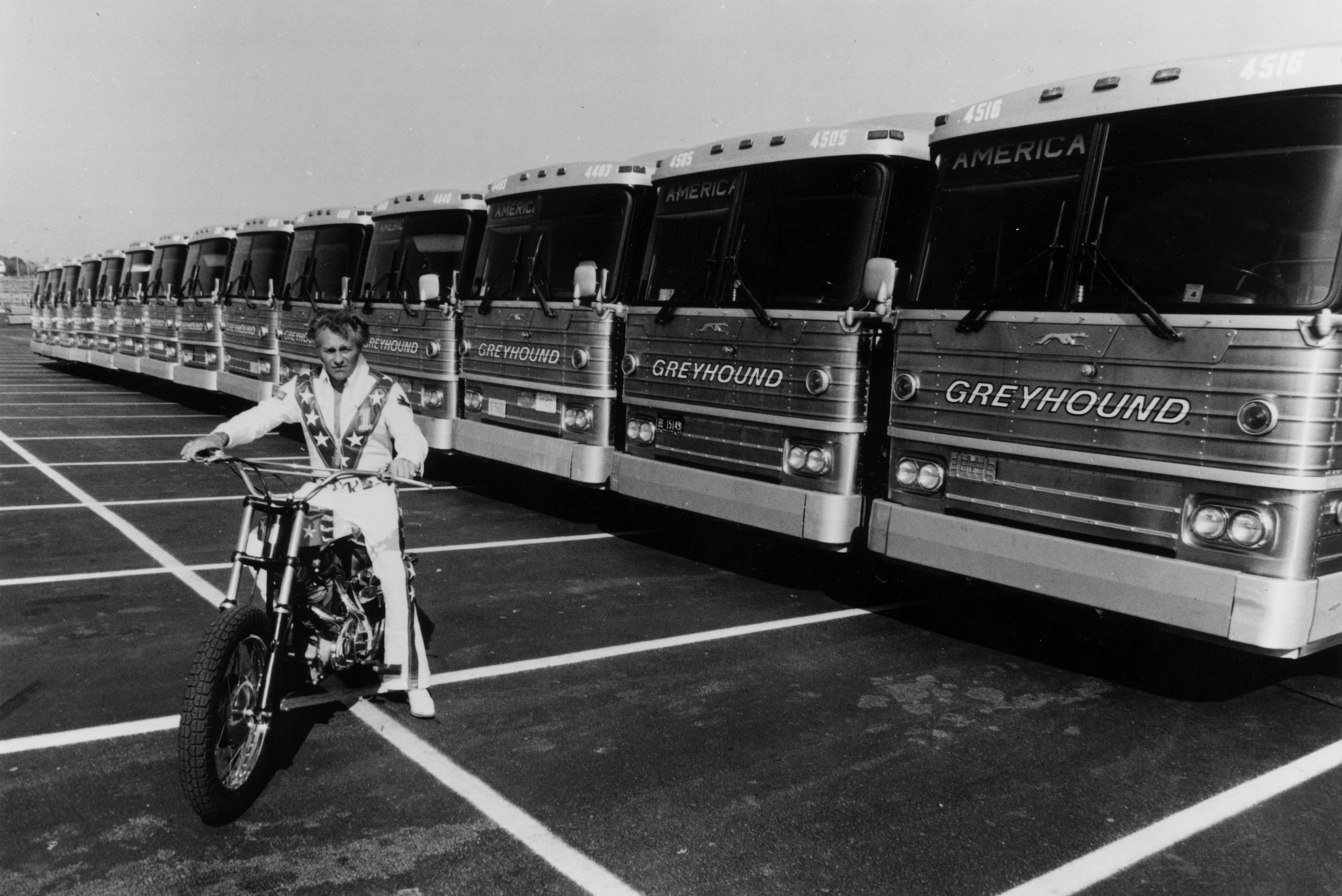 Freeze Frame: Evel Knievel chases Greyhound record