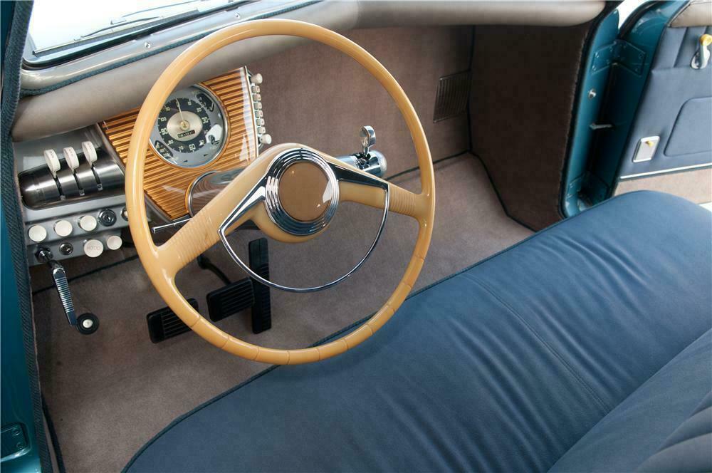 Tucker Torpedo interior