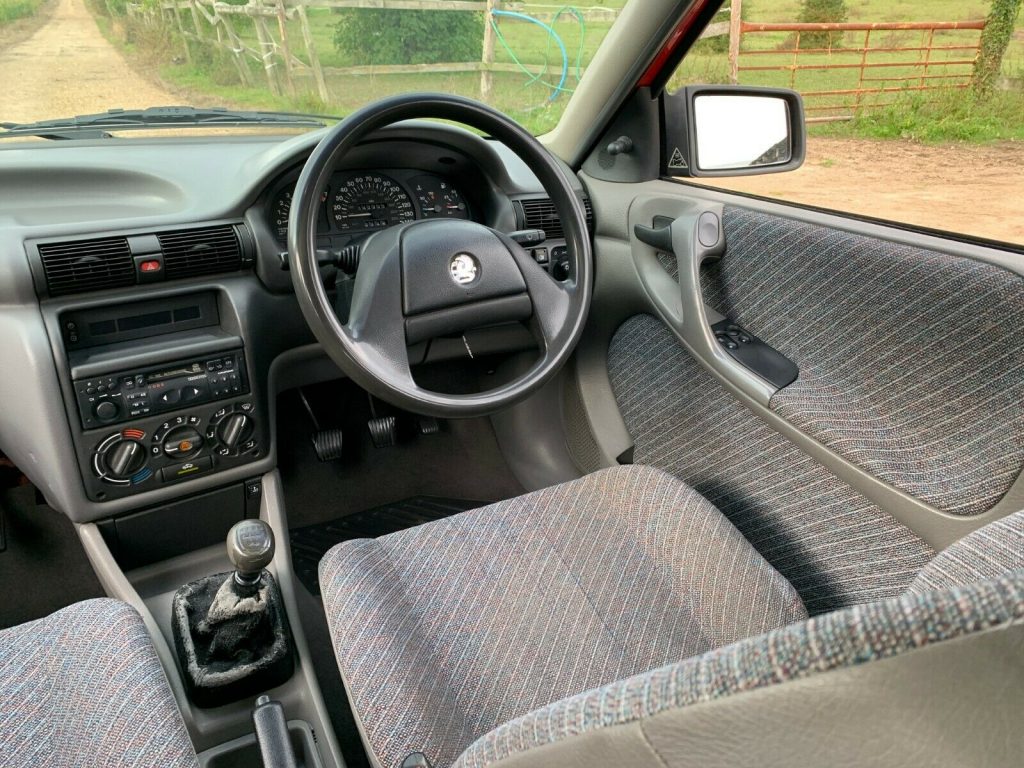 1993 Vauxhall Astra interior
