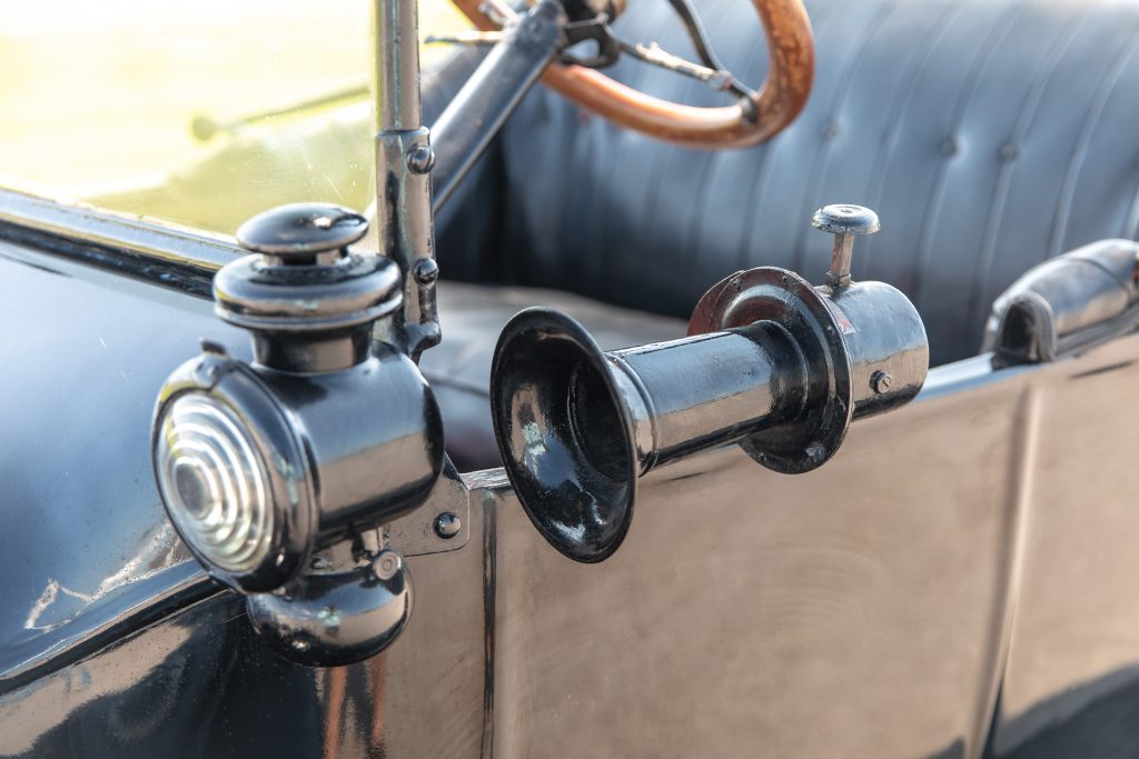 Ford model T horn