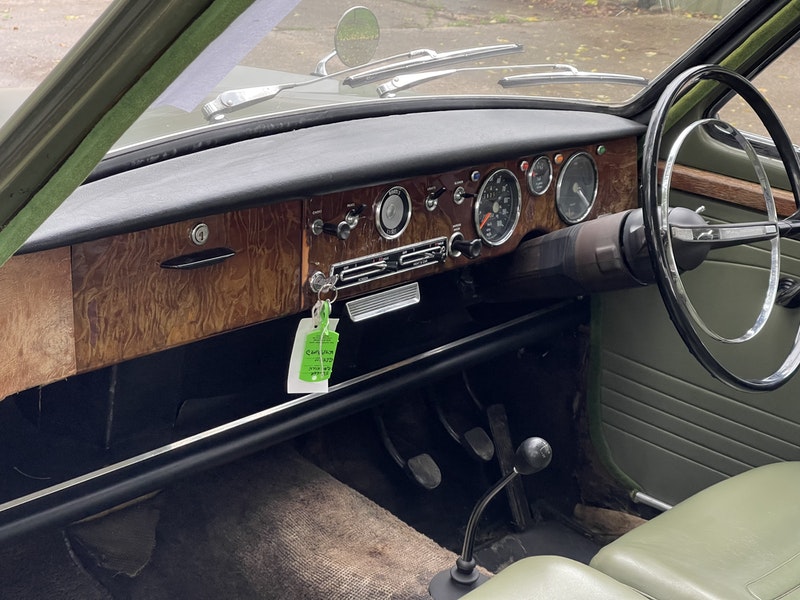 1966 Singer Gazelle interior