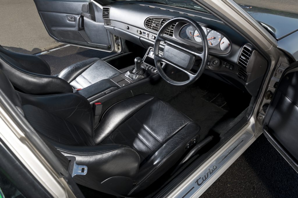 Porsche 944 Turbo S interior