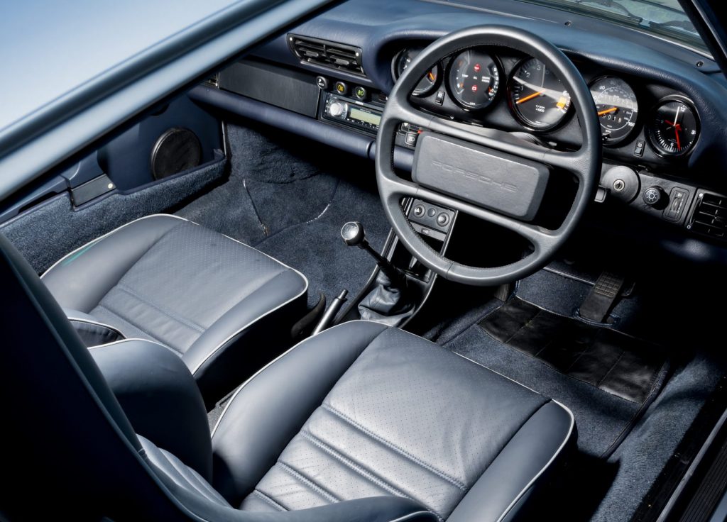 Porsche 911 Carrera 3.2 interior