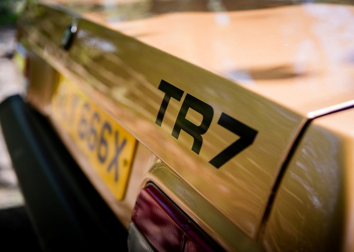 TR7 badge