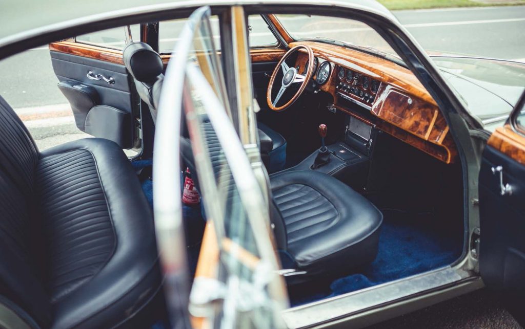 Aguttes Jaguar Mk II interior