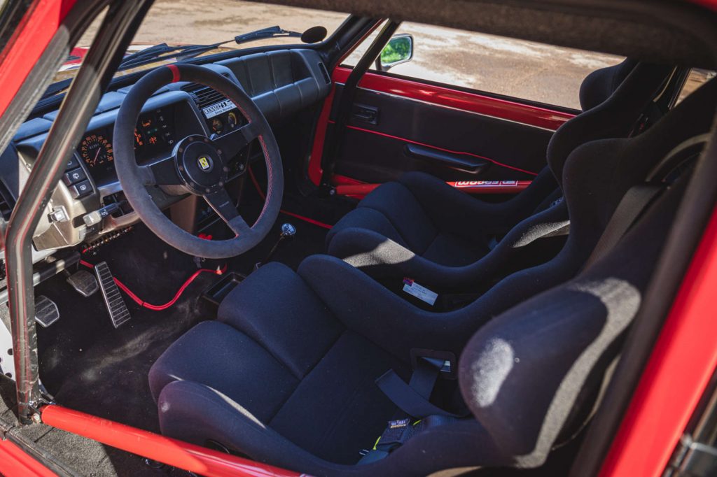 Renault 5 Turbo 2 interior