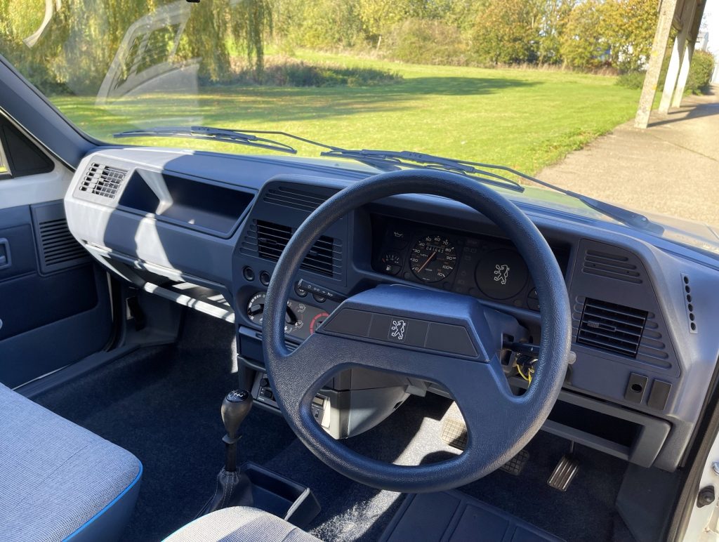1987 Peugeot 309 Style interior