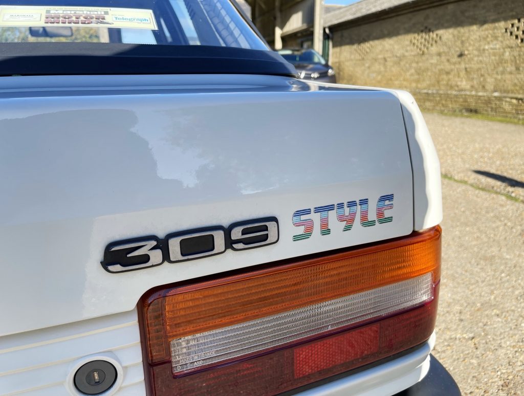 1987 Peugeot 309 Style badge