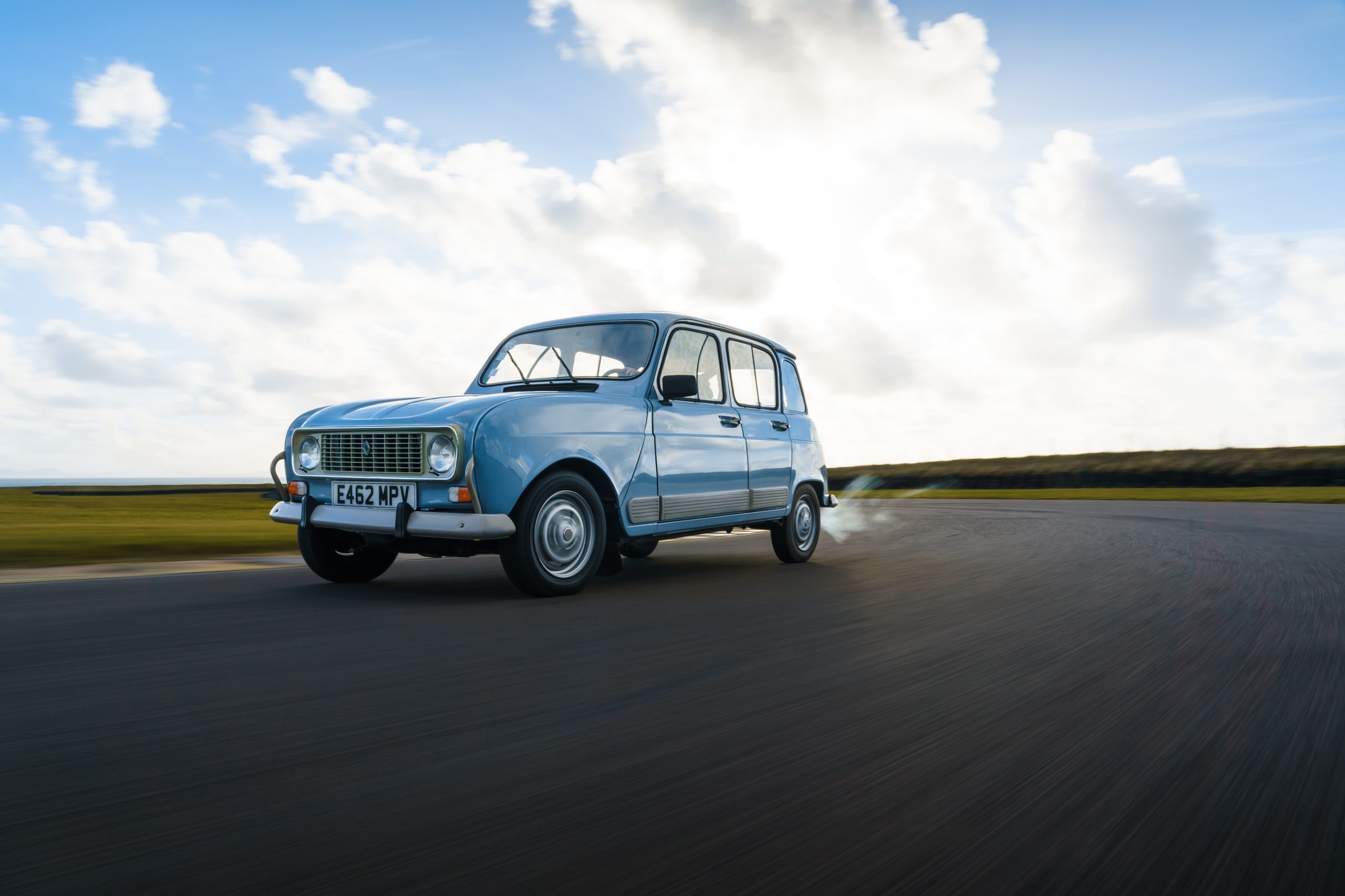 Renault 4L video: 