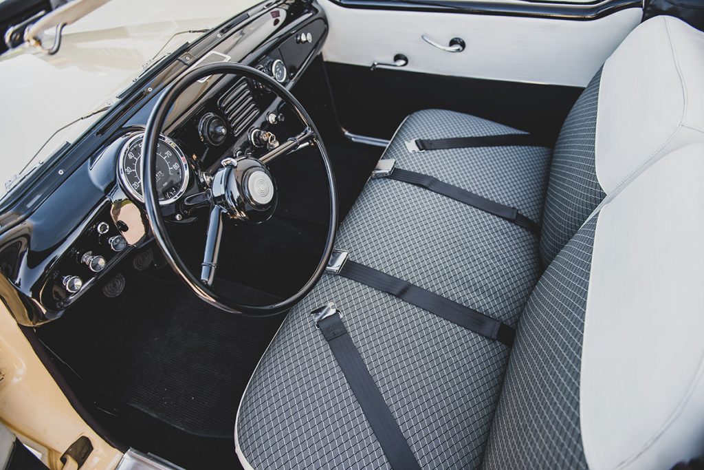 Nash Metropolitan interior