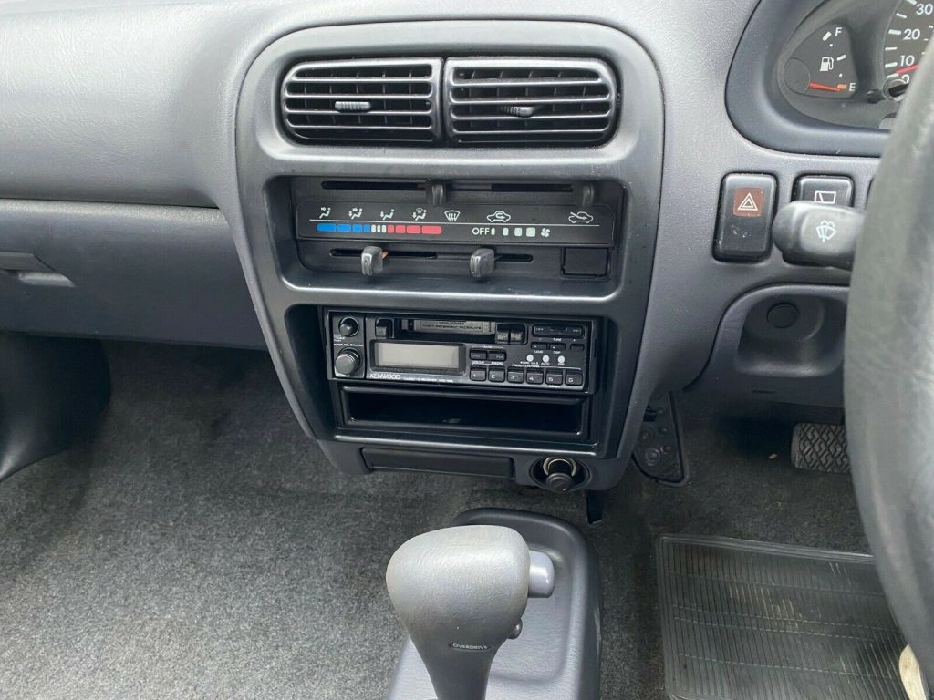 1994 Daihatsu Charade dashboard