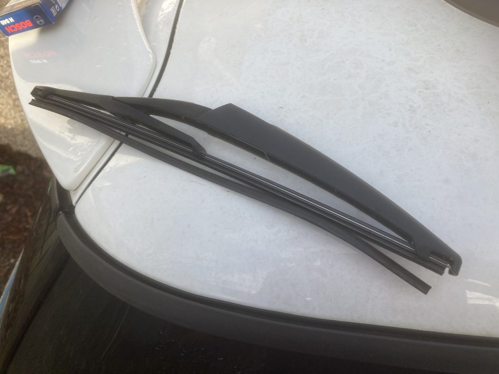 Windscreen wipers for a Mini