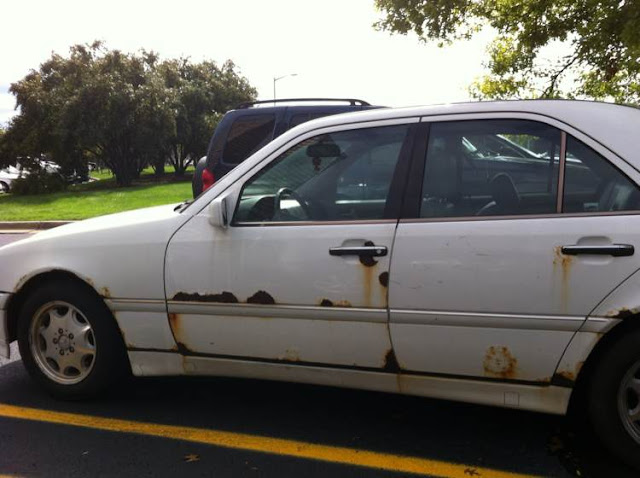 A Mercedes E-Class W210 rusting