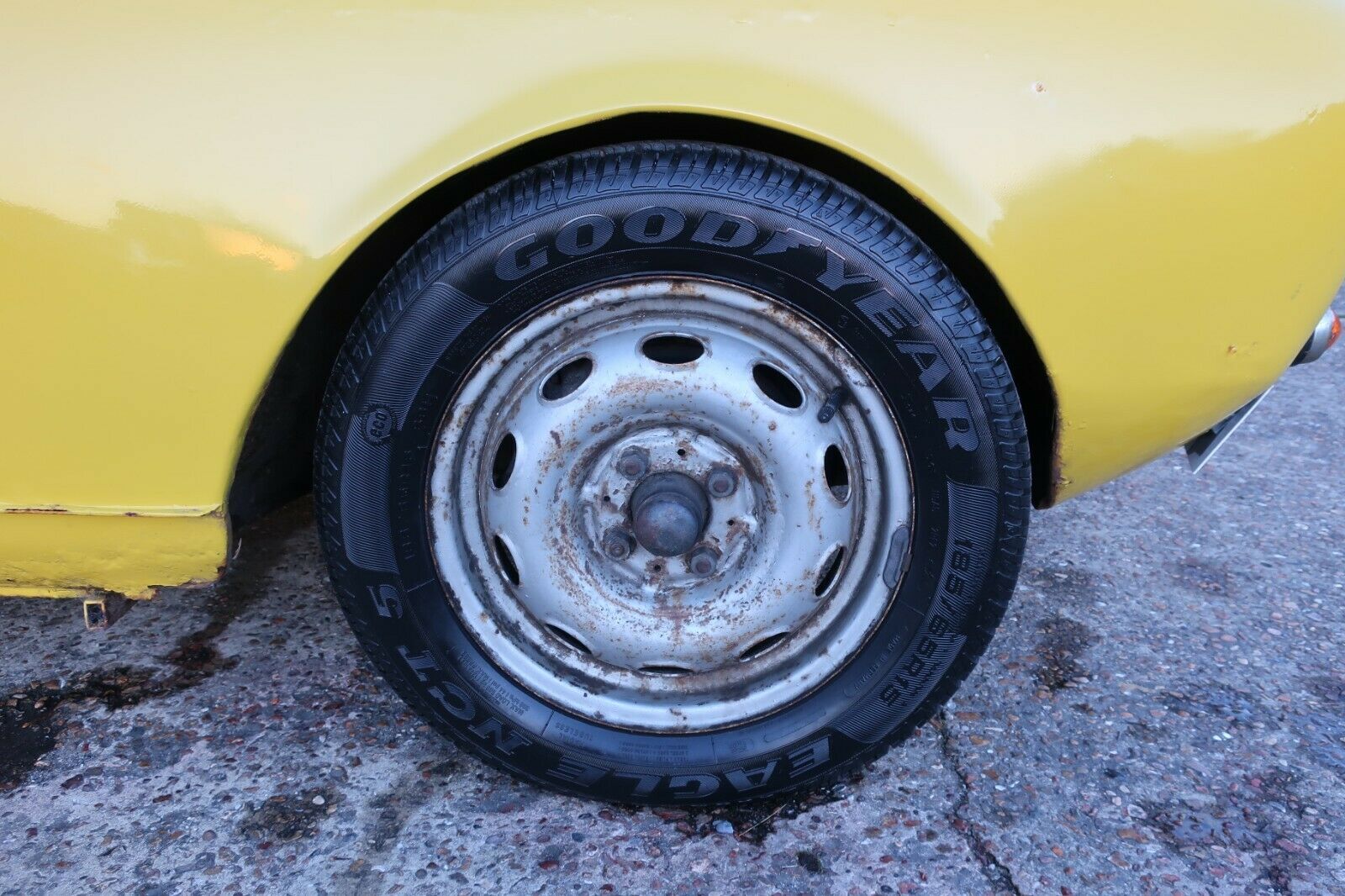 1963 Alfa Romeo Giulia Spider race wheel