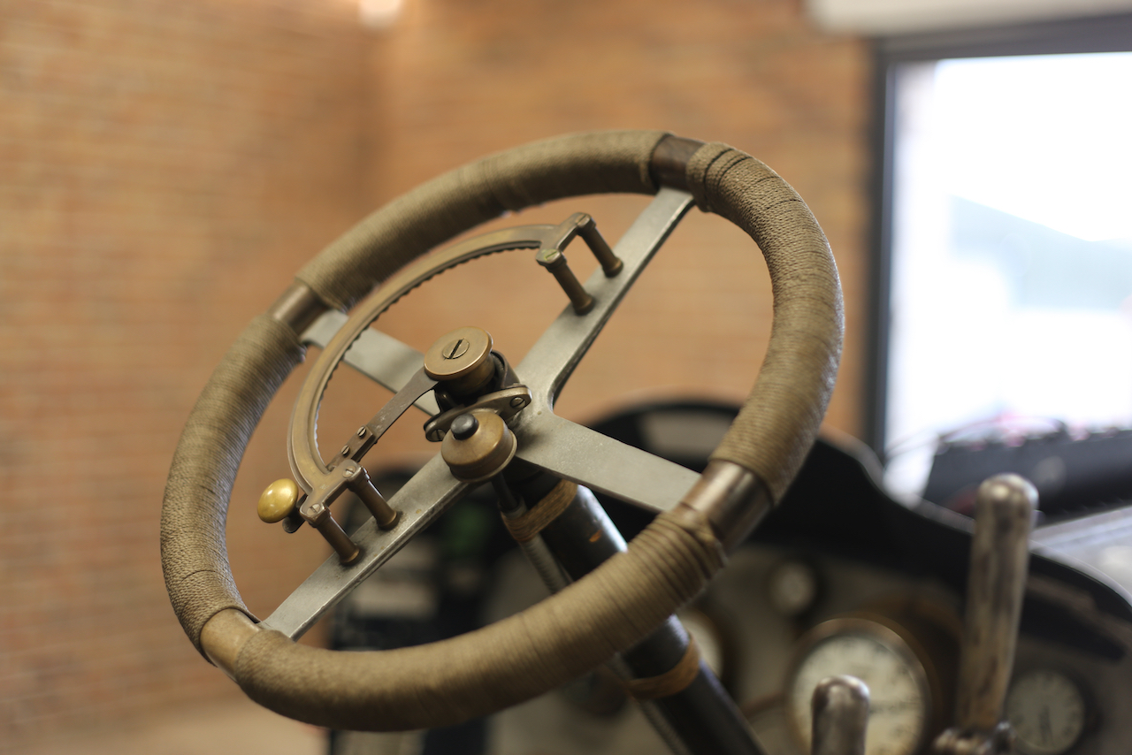 1908 Brasier steering wheel