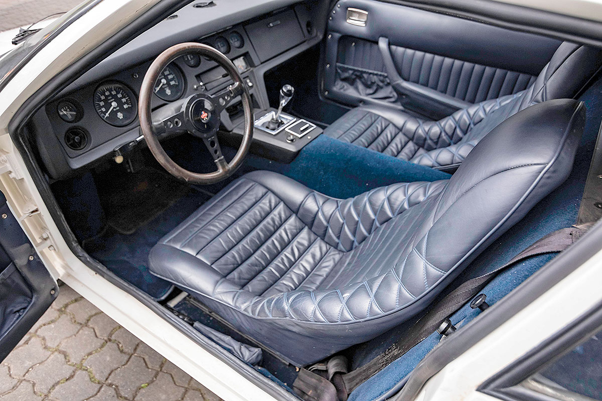 Ligier JS2 V6 interior