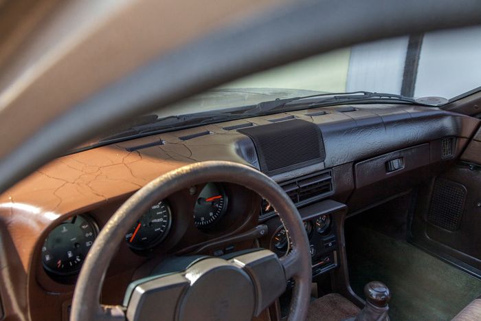 Porsche 924 cracked dashboard