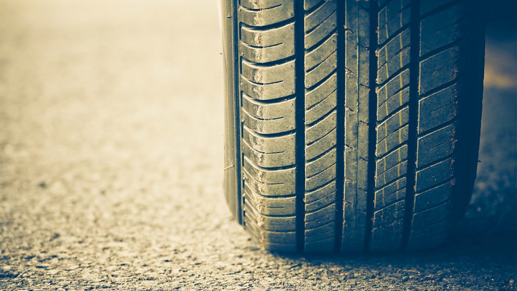 Inspecting tyres