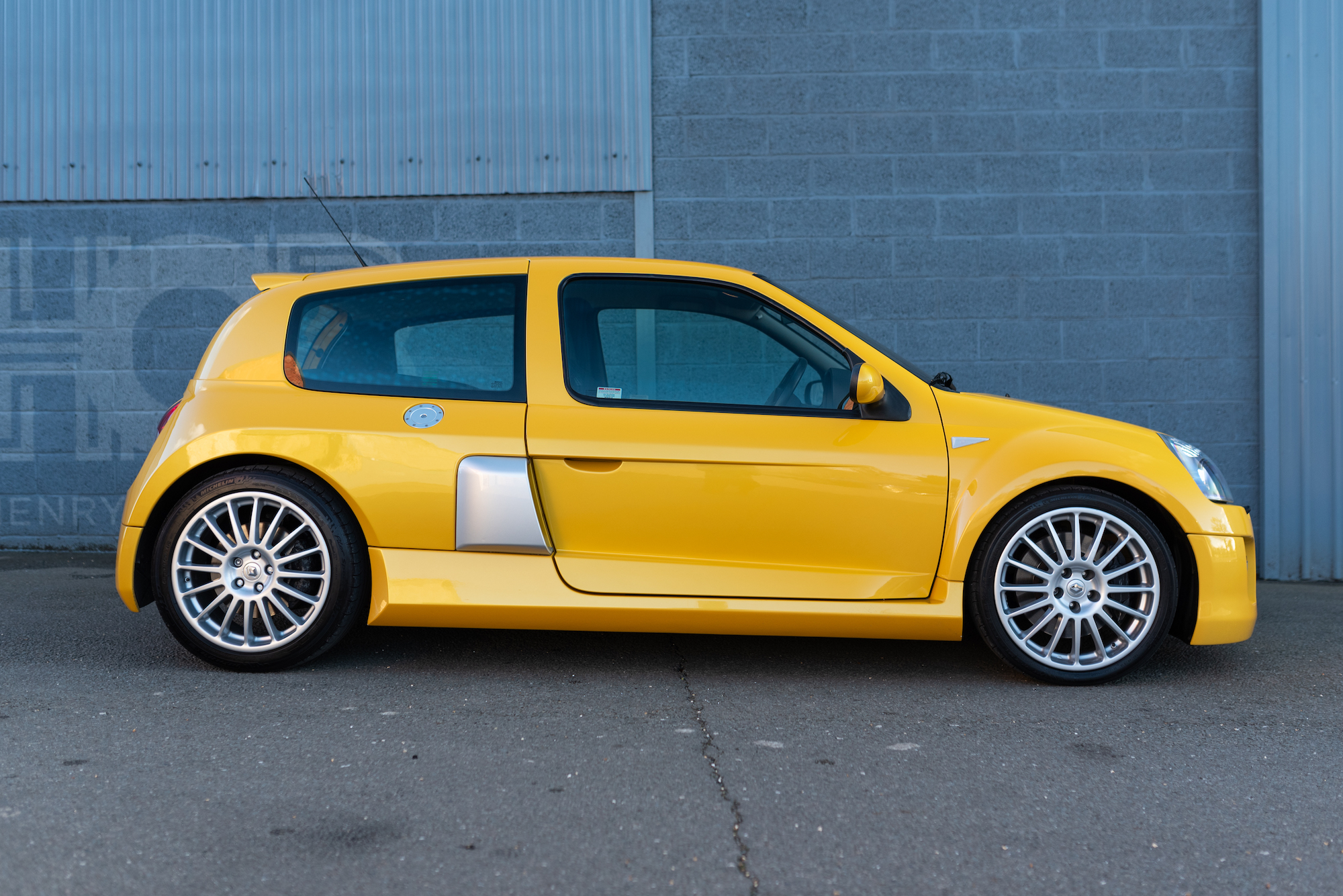 2005 Renault Clio V6
