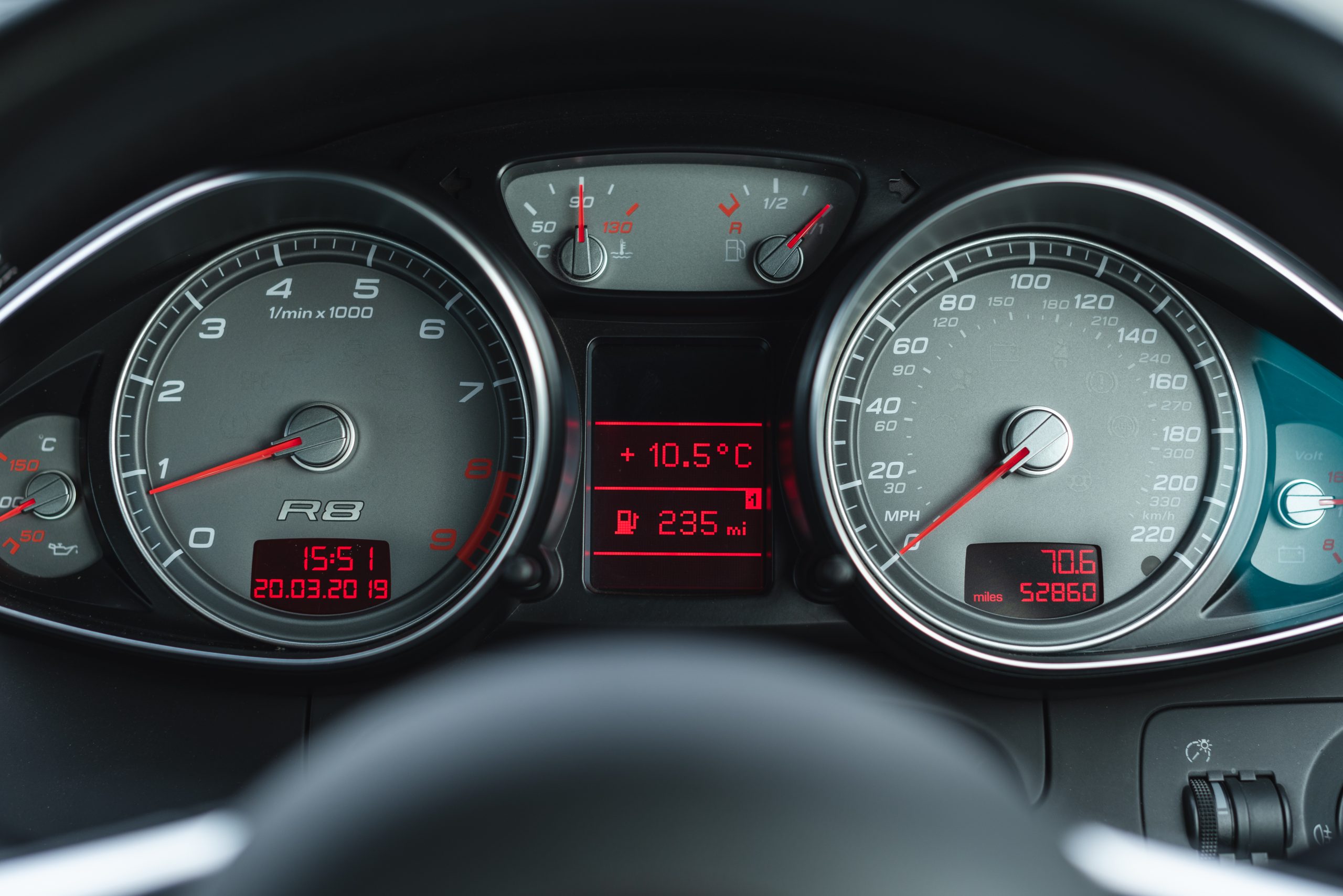 Audi R8 dials