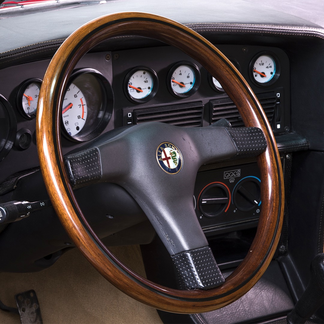 Alfa Romeo SZ interior