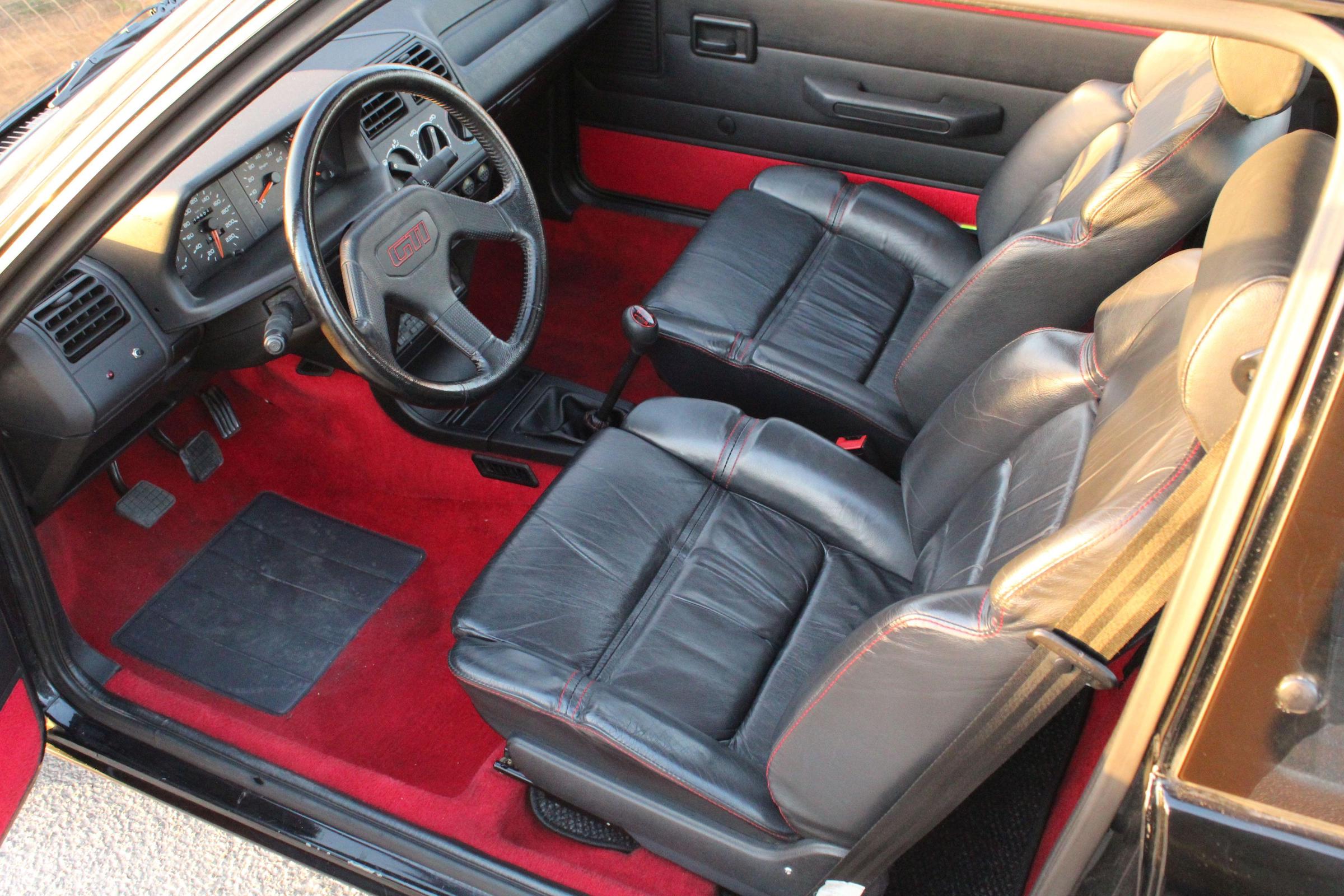 Artcurial Peugeot 205 GTI 1.9 interior