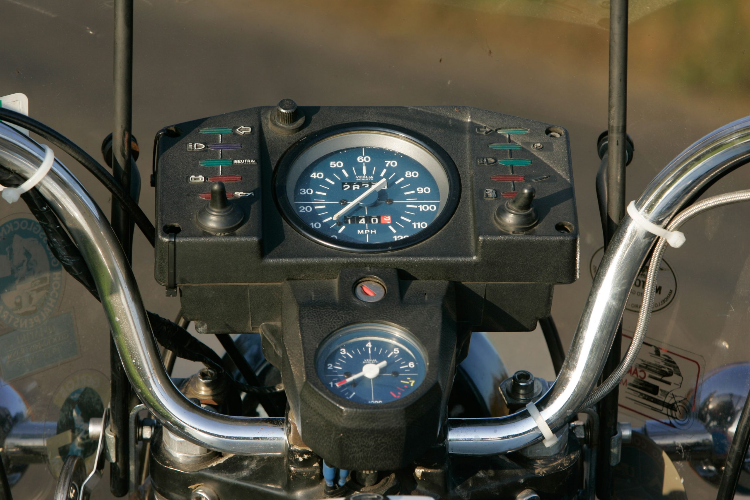 Moto Guzzi California dashboard