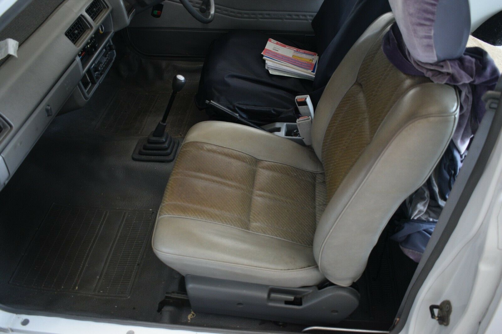 Nissan Sunny van interior