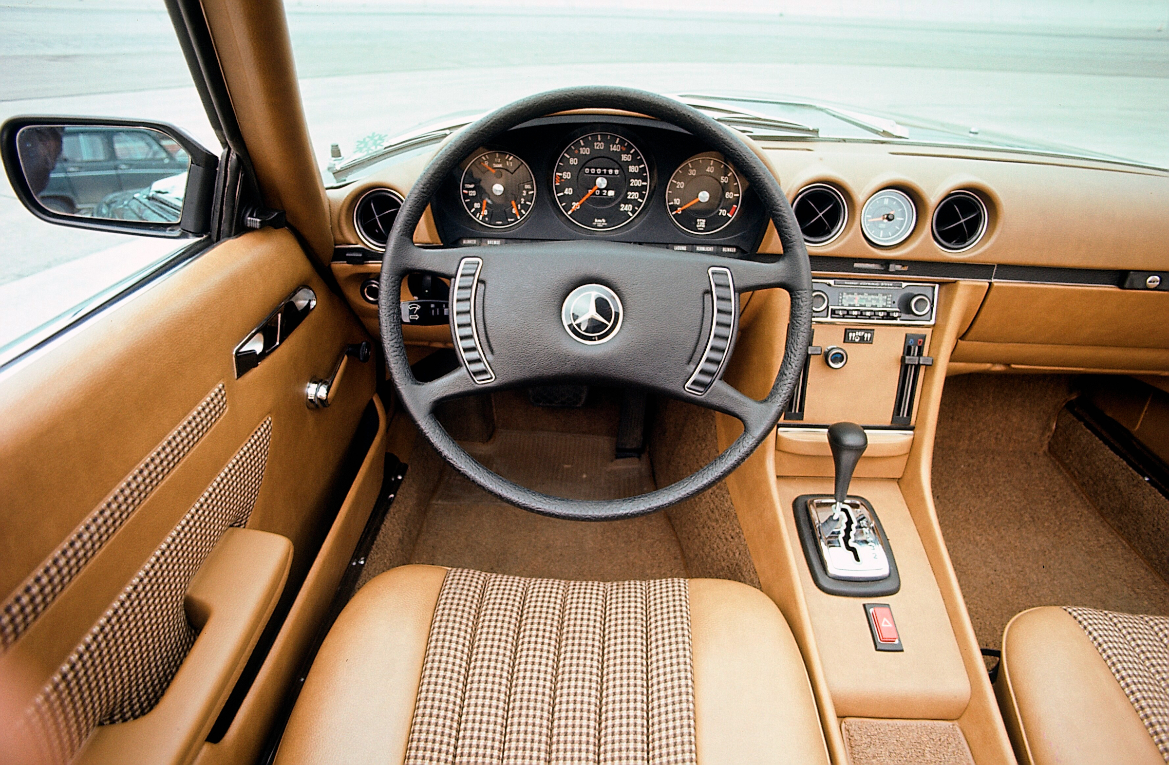 Mercedes-Benz SL R107 interior