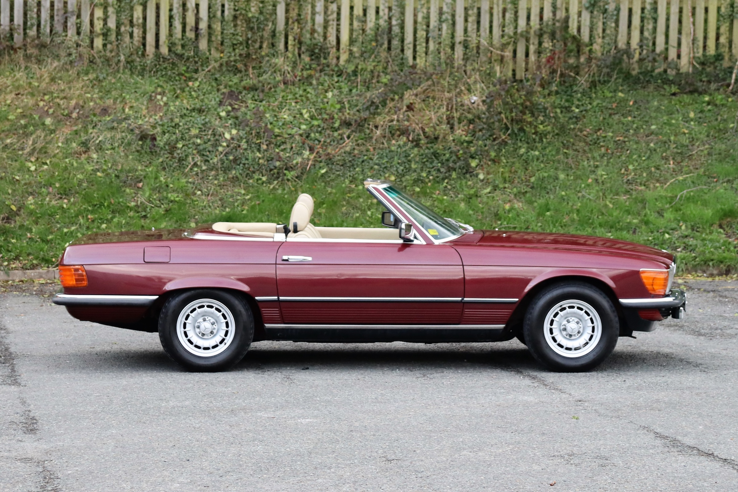 Mercedes-Benz SL R107