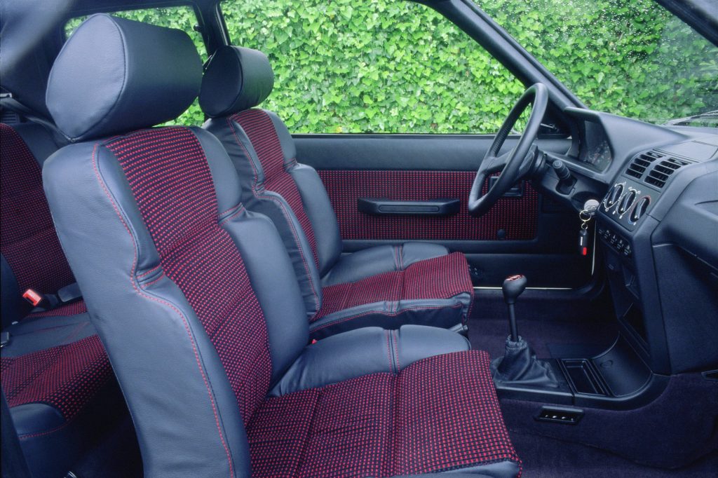 Peugeot 205 GTI interior