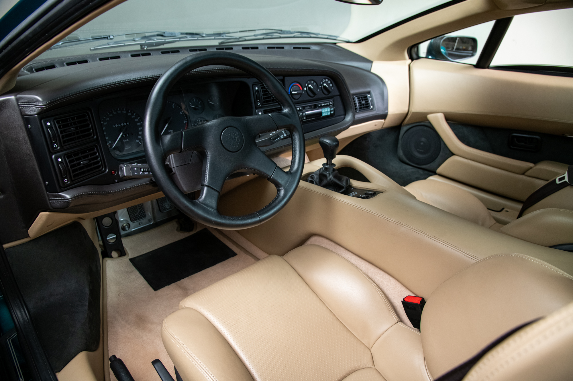 Jaguar XJ220 interior