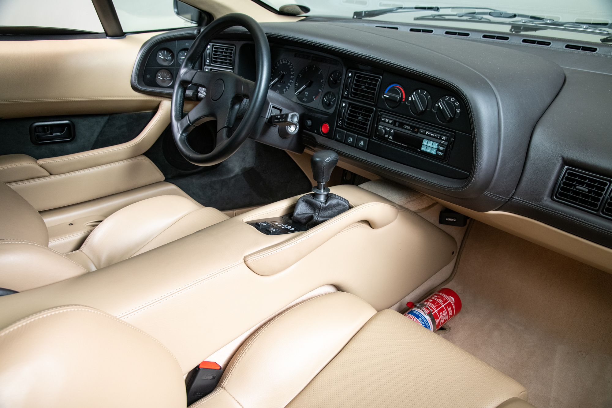 Jaguar XJ220 interior