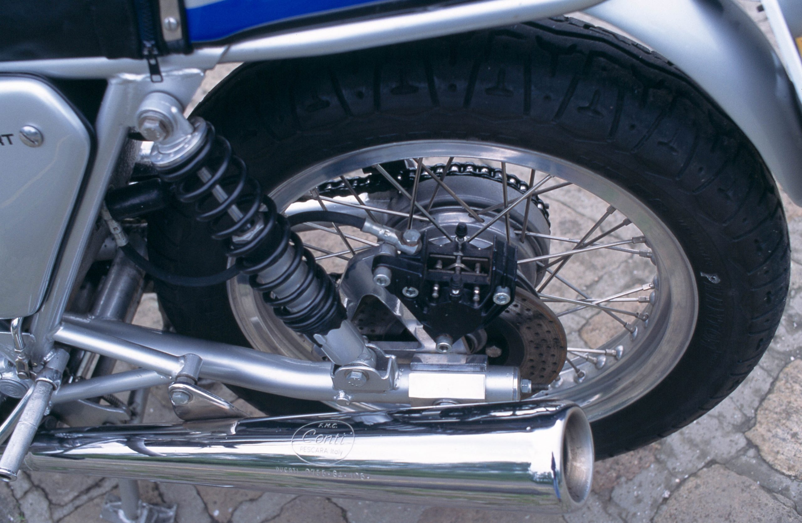 Ducati 900 Super Sport rear suspension